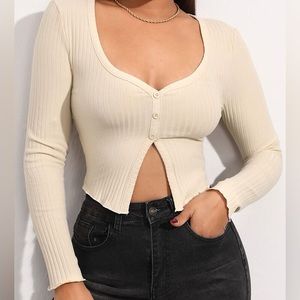 NWOT Button Front Split Hem Long Sleeve Crop Top
